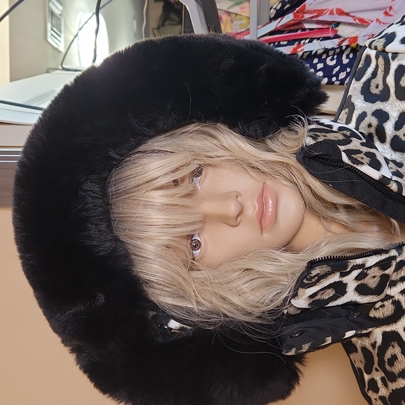 Goldbergh Jaguar Print Women's Ski Jacket - Picture 9 of 10